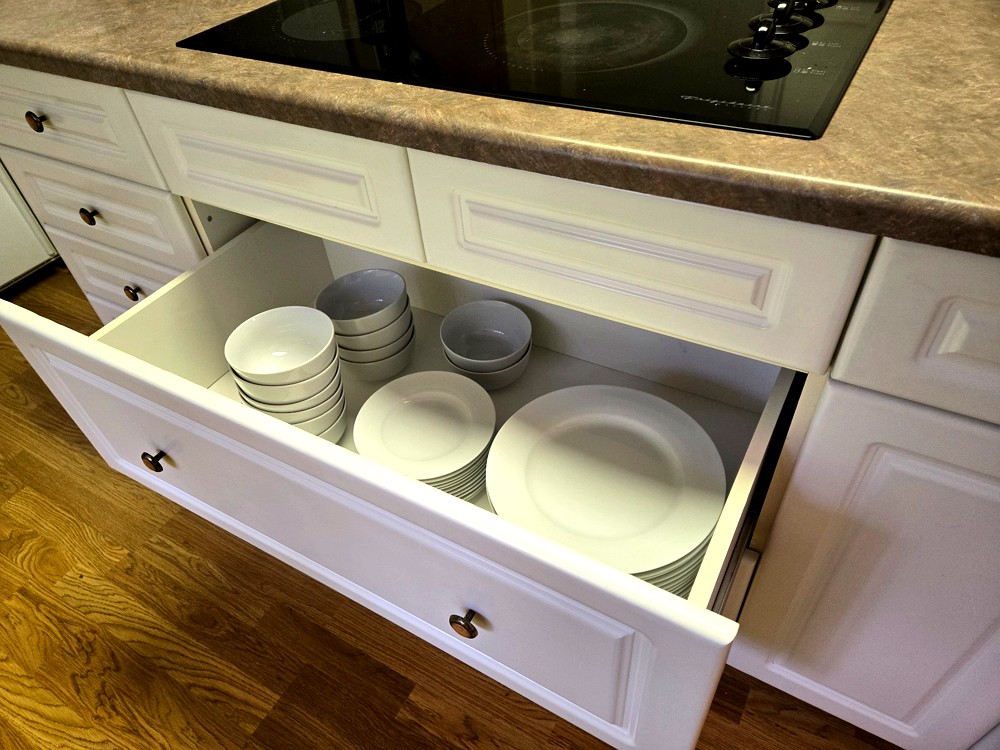 All kitchenware provided